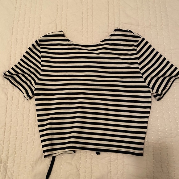 Cropped Tie Tee - Picture 2 of 3